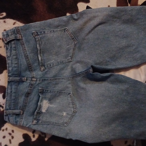 TINSELTOWN, DISTRESSED JEANS, SIZE 1 SEE MEASUREMENTS BELOW. - Picture 5 of 9